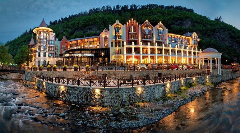 crowne-plaza-borjomi